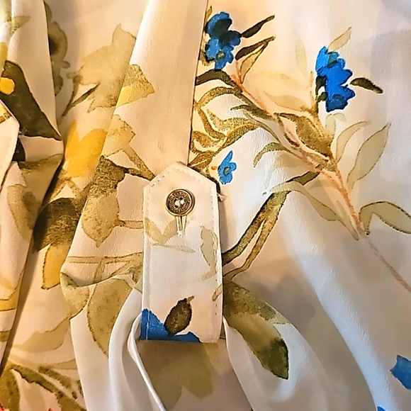 Calvin Klein Floral Roll Tab Short Sleeve Blouse - Picture 6 of 7